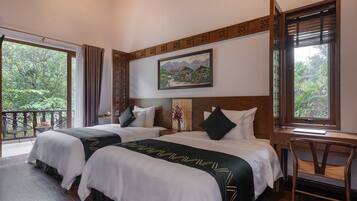 Bungalow familiare | Minibar, una cassaforte in camera, una scrivania, tende oscuranti