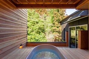 頂級客房 | 浴室 | 免費梳洗用品、風筒、拖鞋、智能廁板座廁