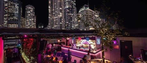 Bar auf der Dachterrasse