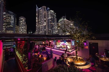 Bar auf der Dachterrasse