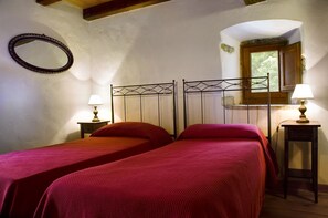 3 bedrooms, travel cot, WiFi, bed sheets