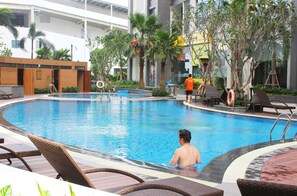 Outdoor pool - Lovely Apartment at Vinhome Central Park (Phường 22)