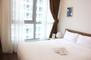 2 bedrooms, in-room safe, iron/ironing board, free WiFi - Lovely Apartment at Vinhome Central Park (Phường 22)