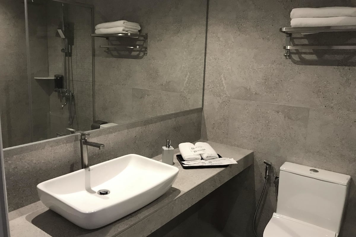 shower, free toiletries, hair dryer, slippers