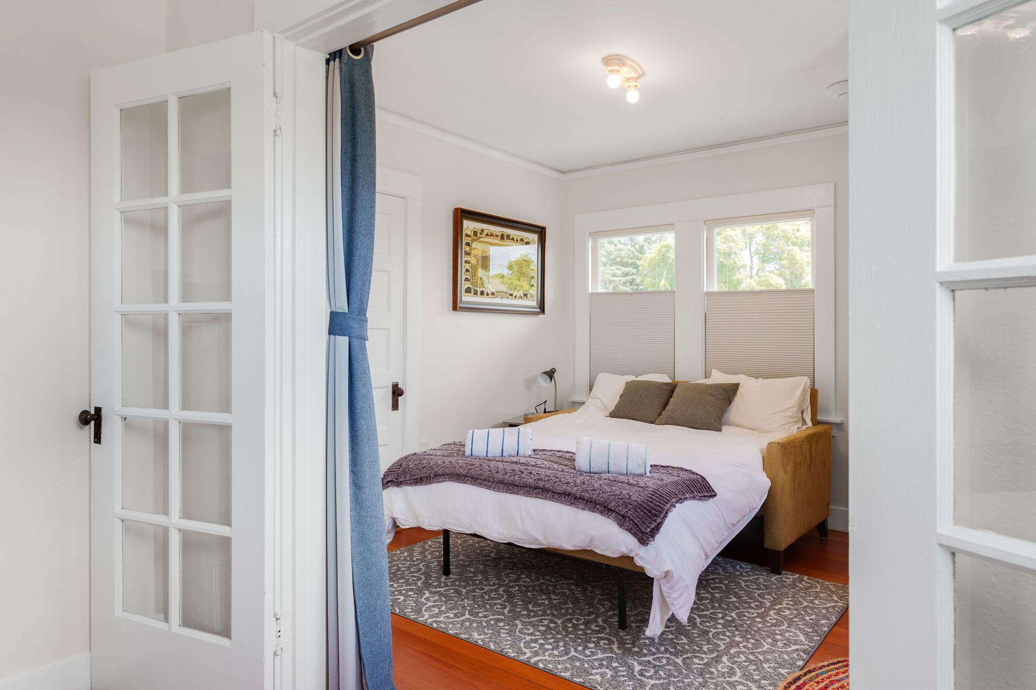 2 habitaciones, escritorio, tabla de planchar con plancha y wifi gratis 