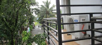 ACM Surfing View Hotel