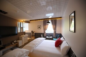 Quarto duplo (Spa Tub) | Roupas de cama premium, edredons de pluma, individualmente decorados