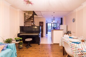 Family House, 2 Bedrooms, City View | Living area - Anita's Exeptional House (Tbilisi)