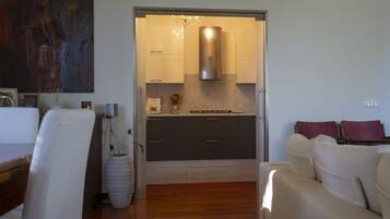 Télévision, lecteur de DVD, chaßne hi-fi