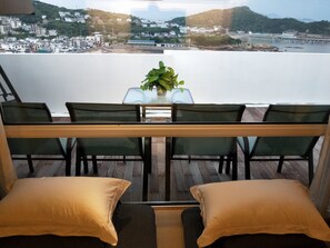 Twin Room (Tatami) | Balcony - 25 Degree Sea Boutique Homestay (Zhoushan)