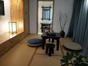 Phòng (Tatami) | Bàn, truy cập Internet không dây miễn phí, bộ trải giường 