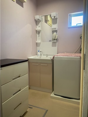 House, Rooftop Balcony | Bathroom | Separate tub and shower, deep soaking tub, free toiletries, hair dryer