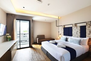 Superior Room, 1 Bedroom | Minibar, in-room safe, desk, laptop workspace