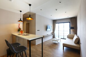 Family Room | Minibar, in-room safe, desk, laptop workspace