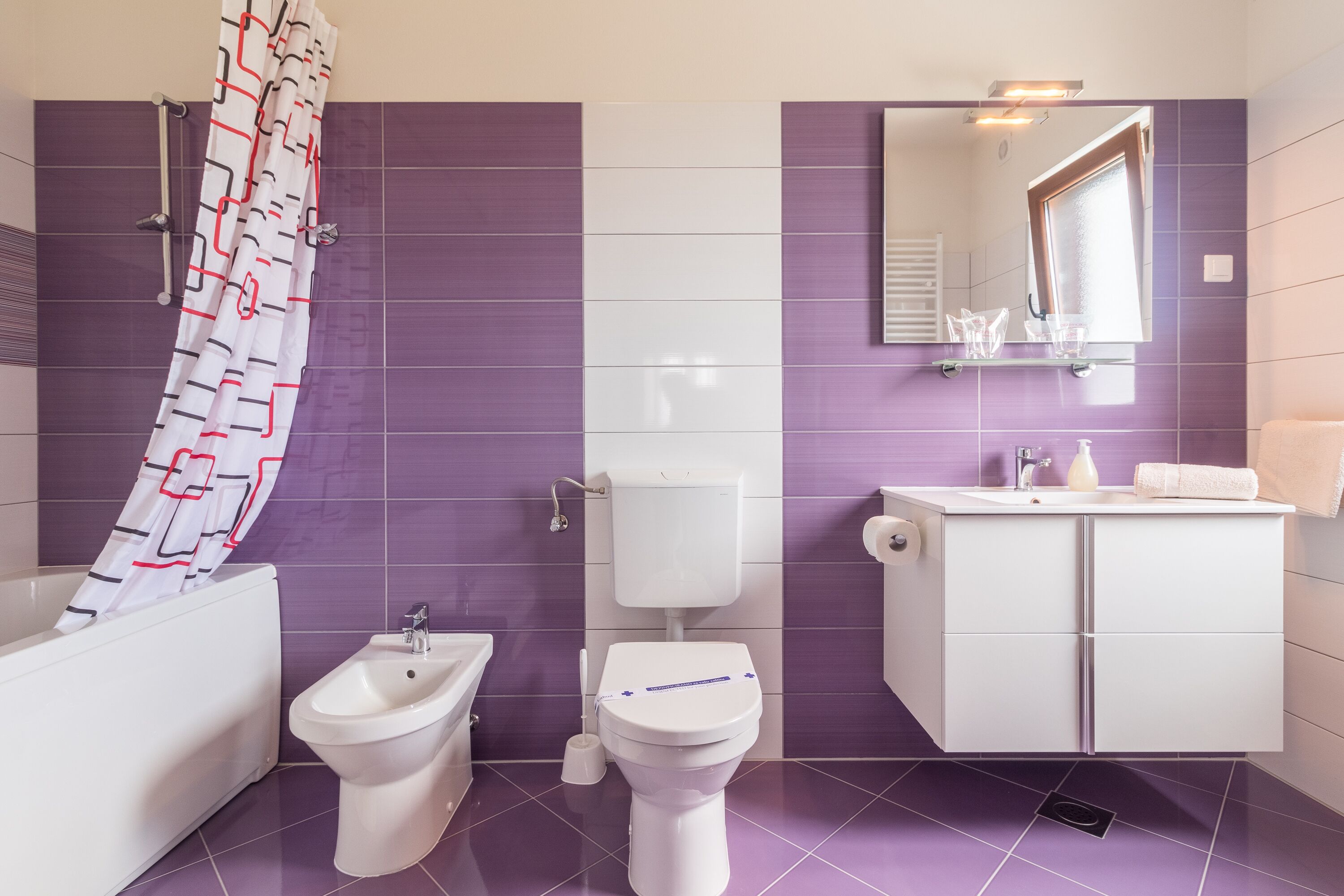 Badewanne, Haartrockner, Bidet, Handtücher