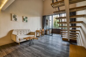 Appartement Standard (Mezzanine) | Literie de qualité, bureau, rideaux d’obscurcissement