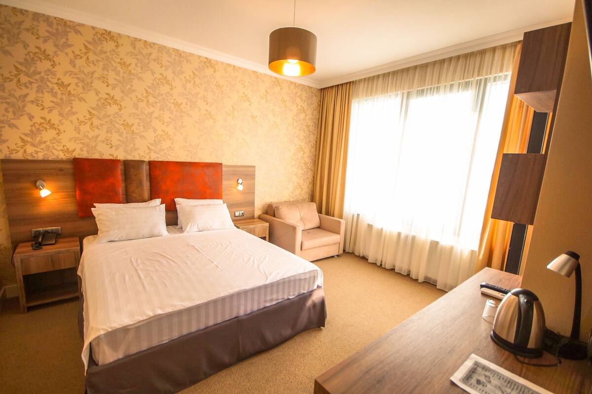 Quadrupla familiare, 2 camere da letto, vista mare | 1 camera, una cassaforte in camera, una scrivania, ferro/asse da stiro