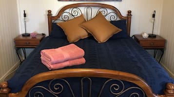 1 Schlafzimmer, Bügeleisen/Bügelbrett, Reisekinderbett, Bettwäsche