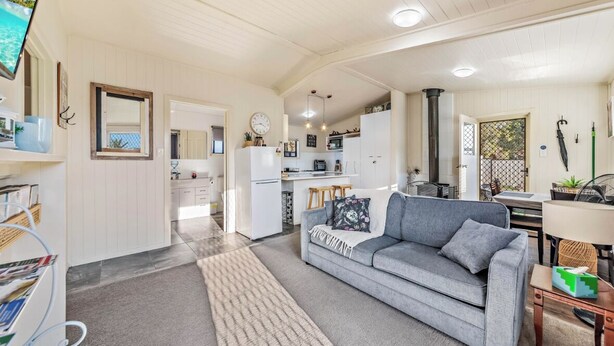 TV, fireplace, DVD player - Cottage in Talc Stanthorpe (Stanthorpe)