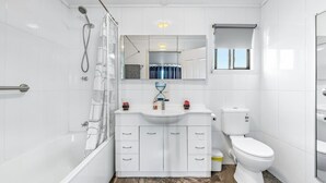 Hair dryer, towels, soap, shampoo - Cottage in Talc Stanthorpe (Stanthorpe)