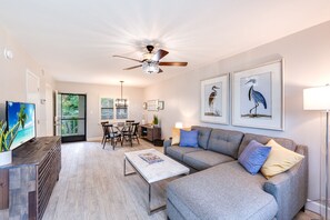 TV - Beautiful Condo with great views of lake & golf course, access to Private Beach (Bonita Springs)