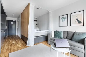 Soundproofing, iron/ironing board, free WiFi, bed sheets - HOOM Home & Hotel Sollentuna (Sollentuna)