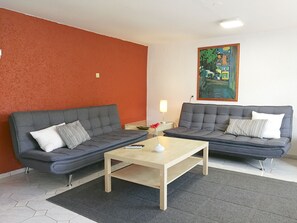 TV, books, stereo - Apartments Rheinblick-Koblenz (Neuendorf)