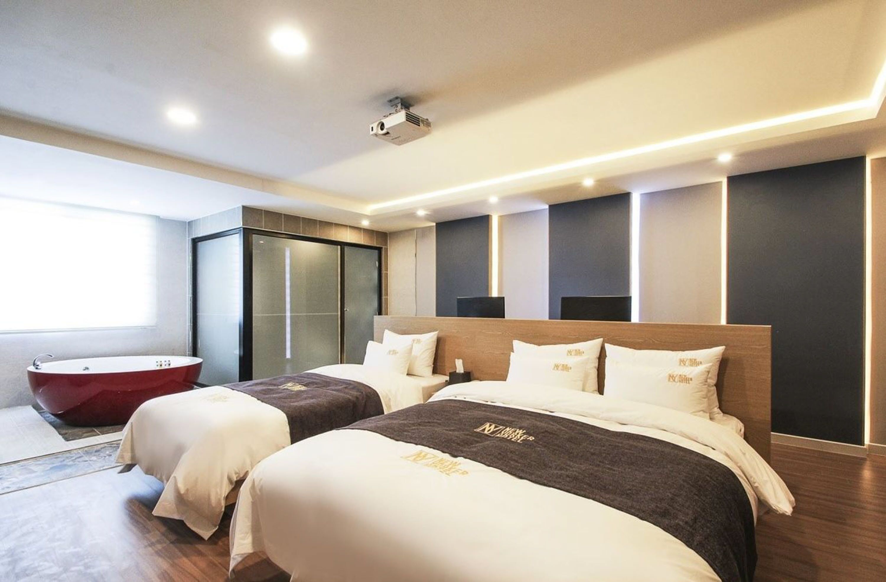 vip (family) | premium bedding, down duvets, desk, laptop workspace