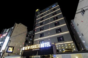 Front of property - evening/night - New Yorker Hotel (Jinju)