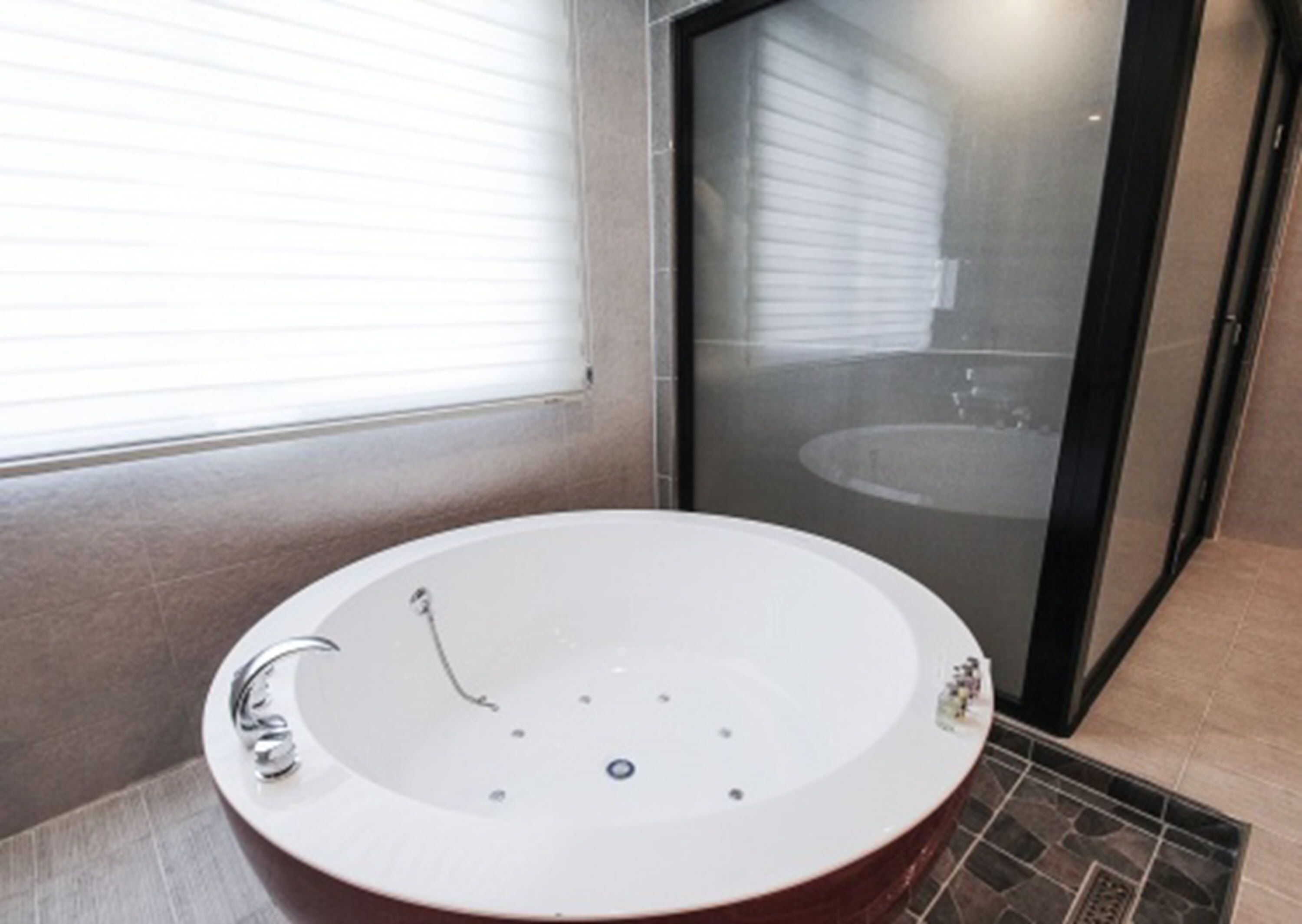 vip (family) | deep-soaking bathtub