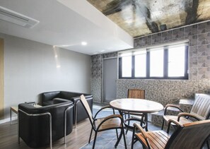 Royal Suite, Private Pool | Premium bedding, down comforters, desk, laptop workspace - New Yorker Hotel (Jinju)