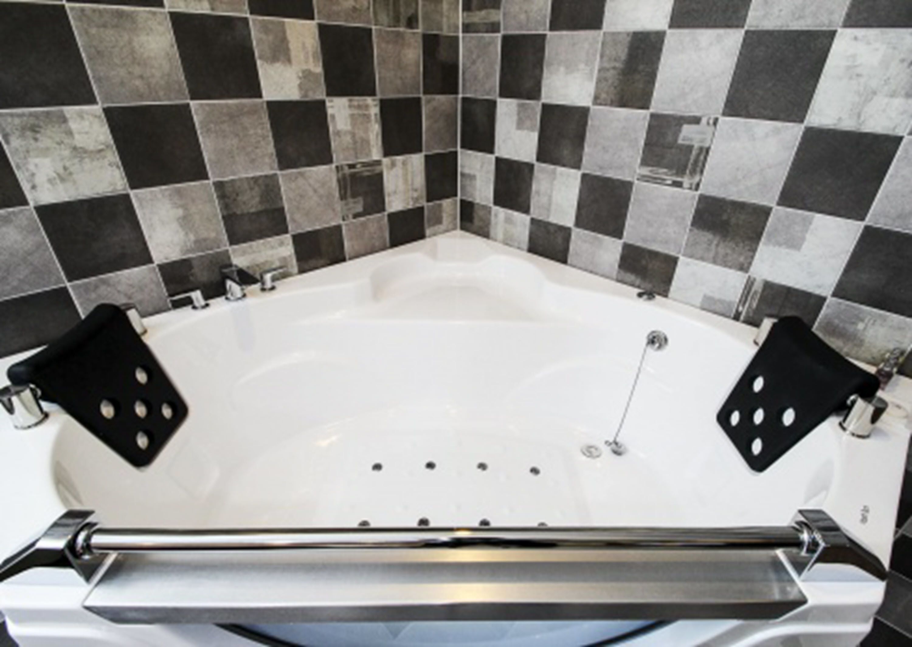 deep-soaking bathtub