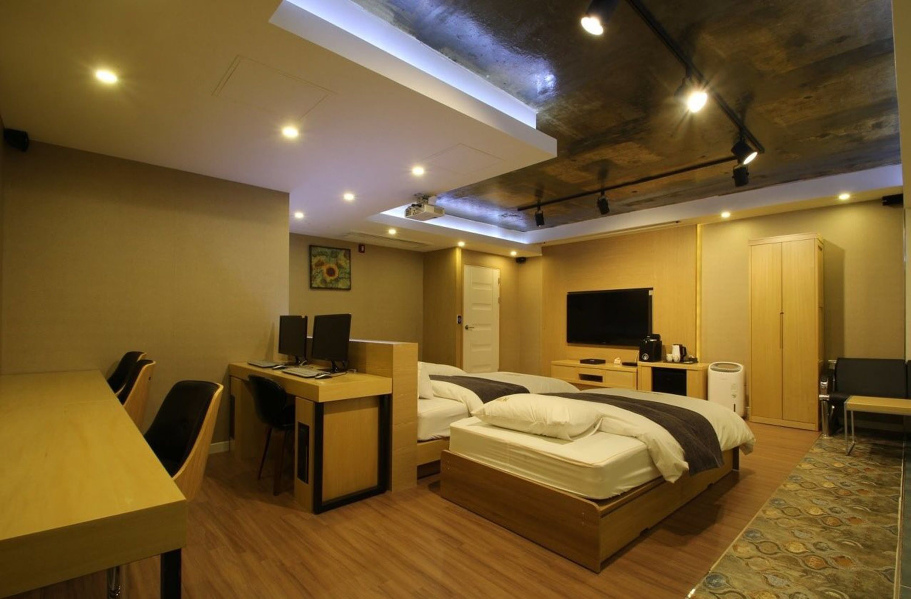 family triple room | premium bedding, down duvets, desk, laptop workspace