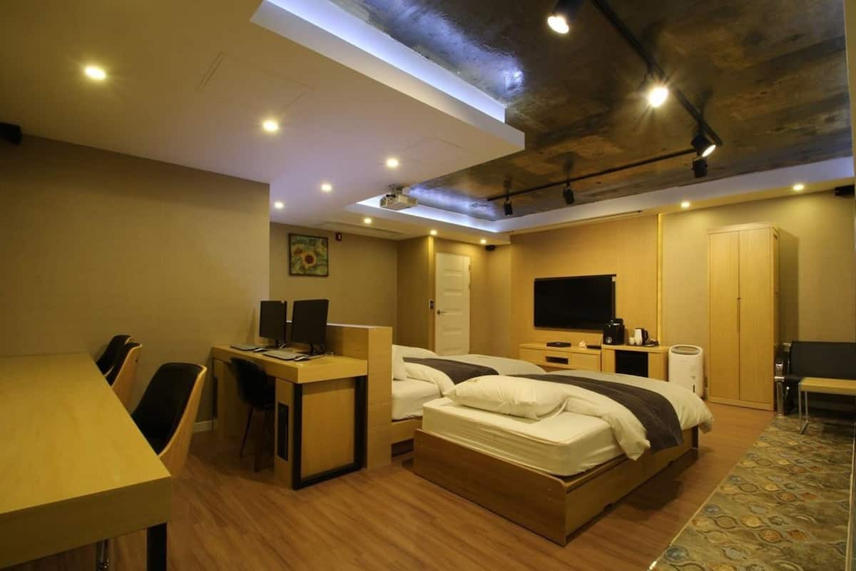 family triple room | premium bedding, down duvets, desk, laptop workspace