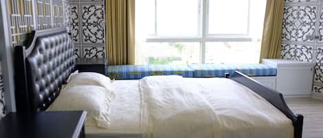 4 Bedrooms - Luxury Penthouse  | 4 bedrooms, individually decorated, individually furnished, desk