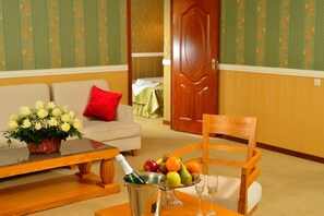 Phòng Suite | Phòng khách | TV