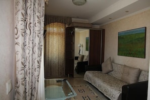In-room safe, desk, soundproofing, iron/ironing board