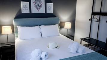 Apartment | Blackout drapes, soundproofing, iron/ironing board, free WiFi