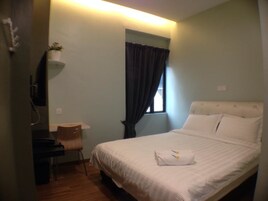 Deluxe Double Room, 1 Katil Ratu (Queen) | Peti besi dalam bilik, meja, seterika/papan seterika, Wi-fi percuma 