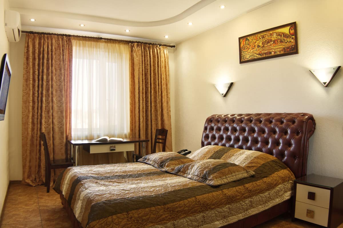 Basic Double Room, 1 Queen Bed, Garden View