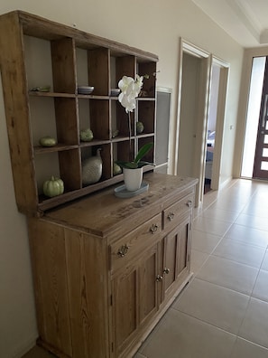 Interior - Magnolia Magic on Martha's Mountain (Mount Martha)