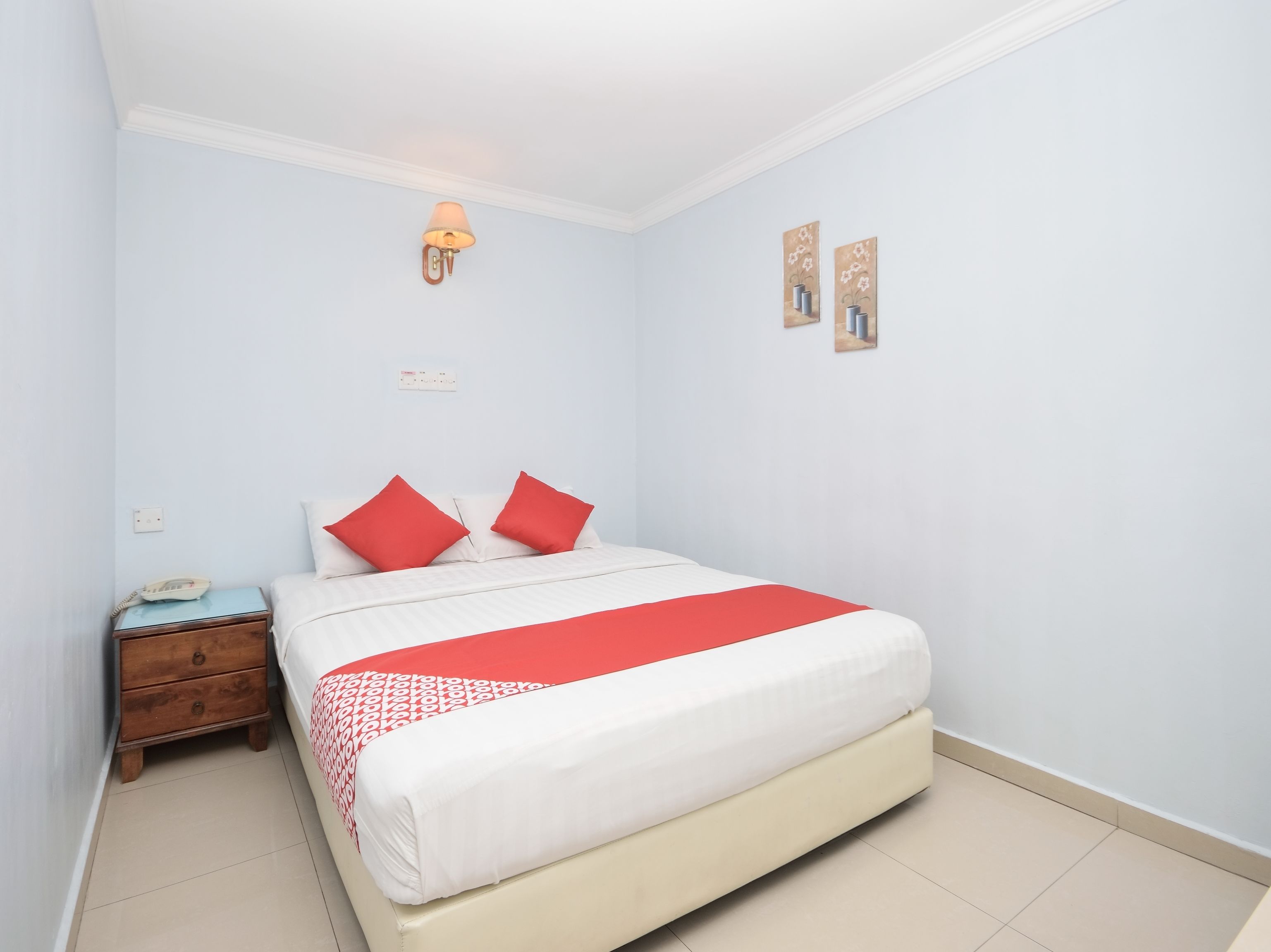 standard double room, 1 queen bed | soundproofing, free wifi, bed sheets