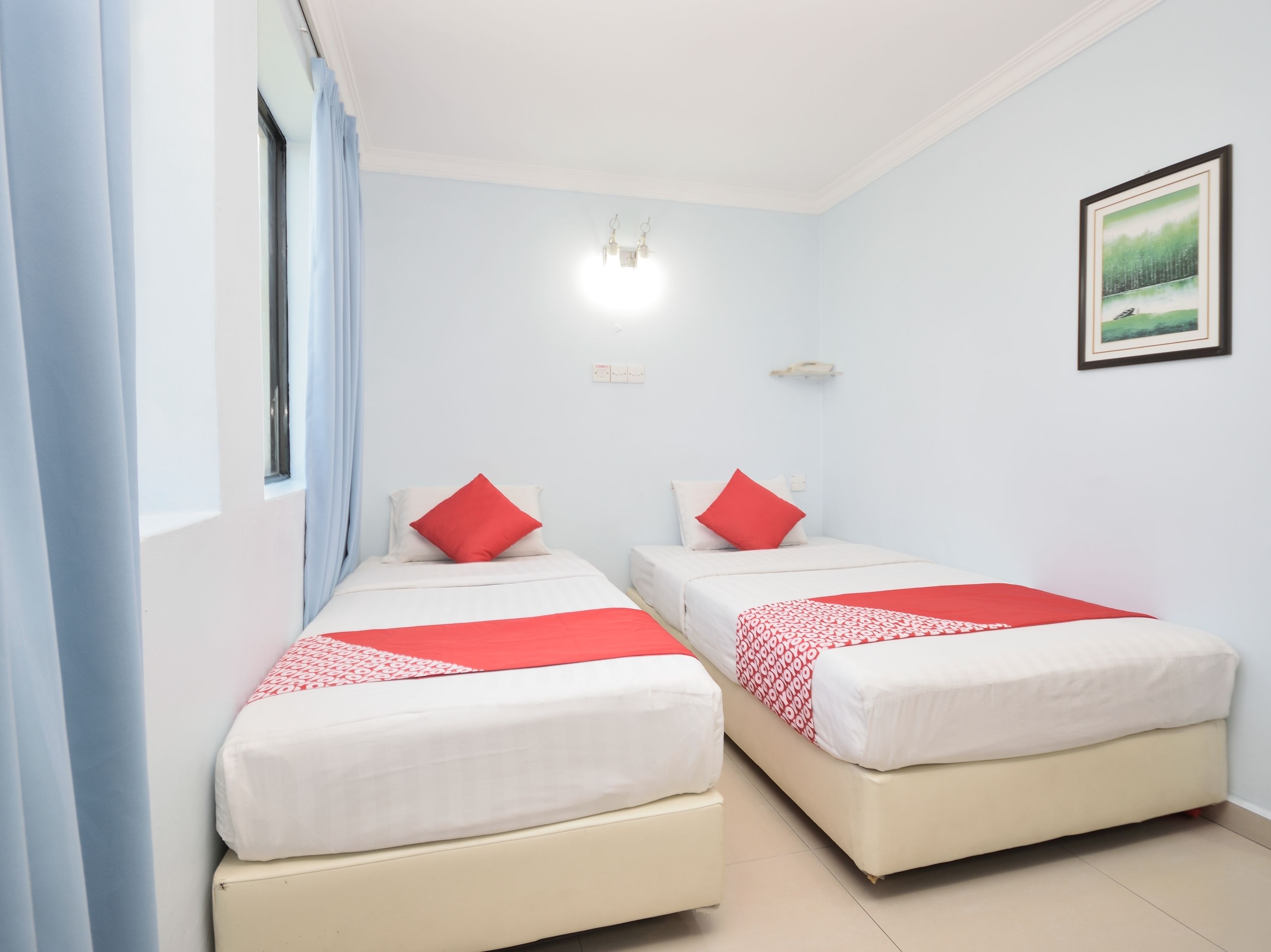 deluxe twin room | soundproofing, free wifi, bed sheets