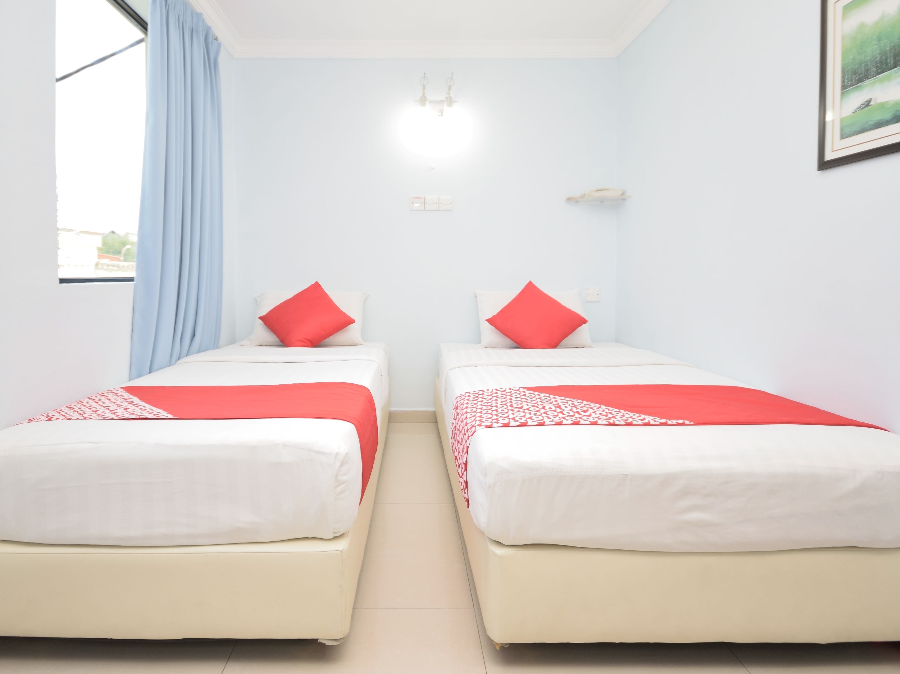 deluxe twin room | soundproofing, free wifi, bed sheets