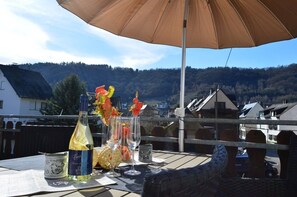 Comfort-Apartment, 1 King-Bett, Nichtraucher, Balkon (Moselsteig) | Terrasse/Patio
