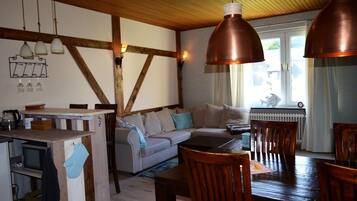 Comfort Apartment, 1 King Bed, Non Smoking (Großbach) | In-room dining