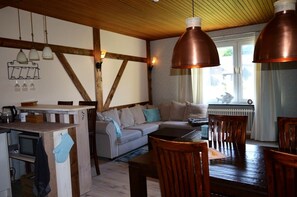 Comfort Apartment, 1 King Bed, Non Smoking (Großbach) | In-room dining - Ferienhaus Moselglück (Enkirch)