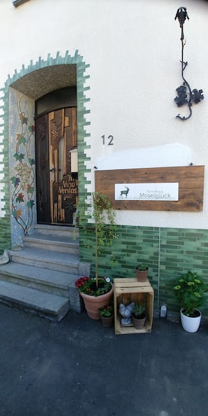 Front of property - Ferienhaus Moselglück (Enkirch)