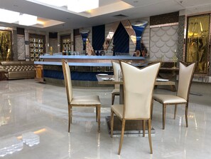 Tägliches großes Frühstück (600 INR pro Person)