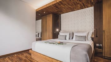 Vila Romantis, 1 kamar tidur, kolam renang pribadi (Floating Bathtub) | 1 kamar tidur, seprai premium, minibar, dan brankas